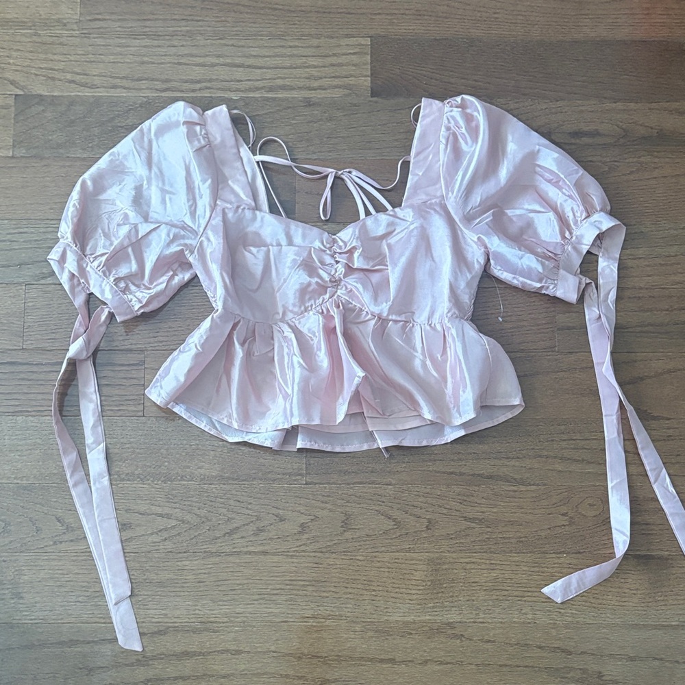 NWOT Altar d’state pink shortsleeve satin peplum smocked top - small
